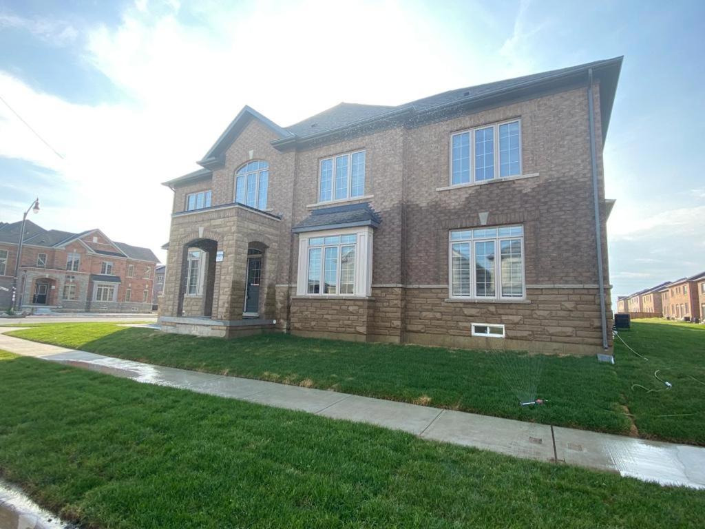 537 Veterans Dr Brampton On L7A 0C4ヴィラ エクステリア 写真