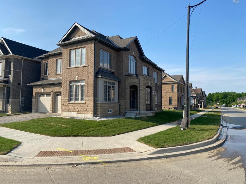 537 Veterans Dr Brampton On L7A 0C4ヴィラ エクステリア 写真
