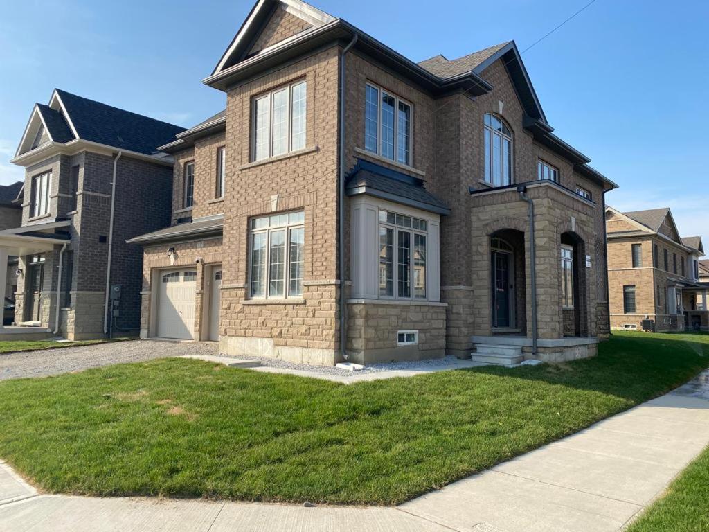 537 Veterans Dr Brampton On L7A 0C4ヴィラ エクステリア 写真