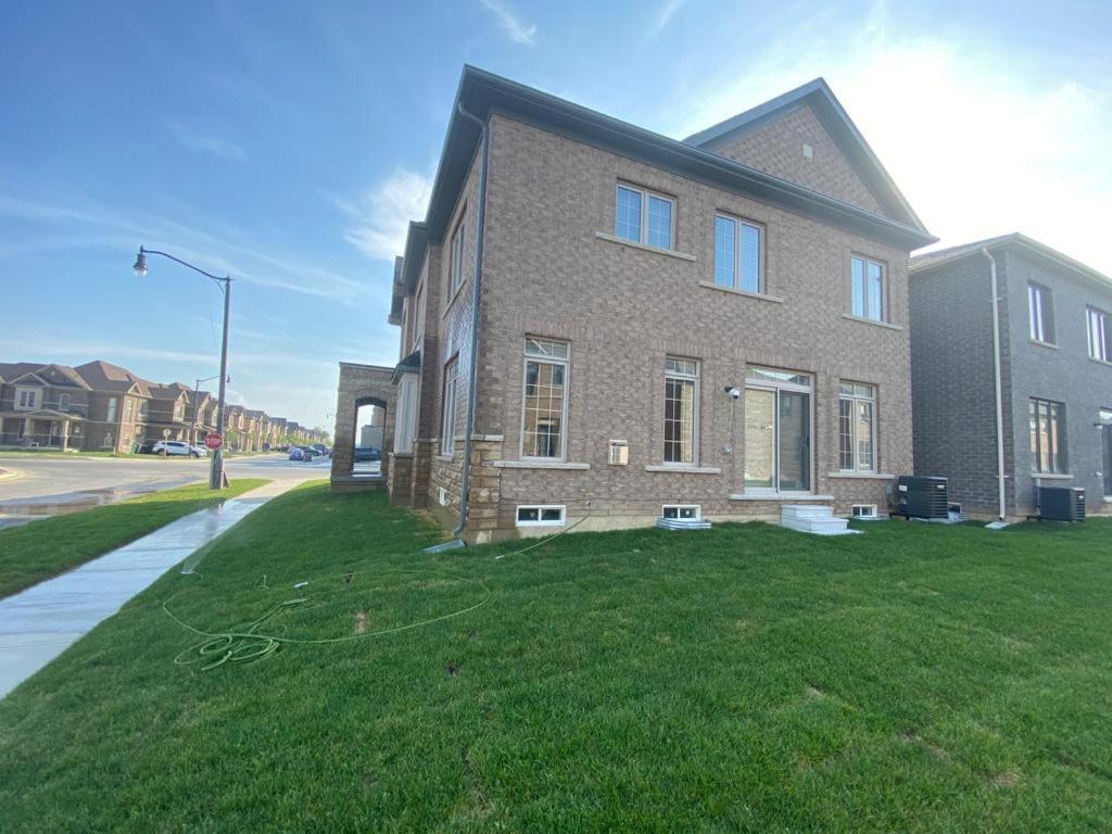 537 Veterans Dr Brampton On L7A 0C4ヴィラ エクステリア 写真