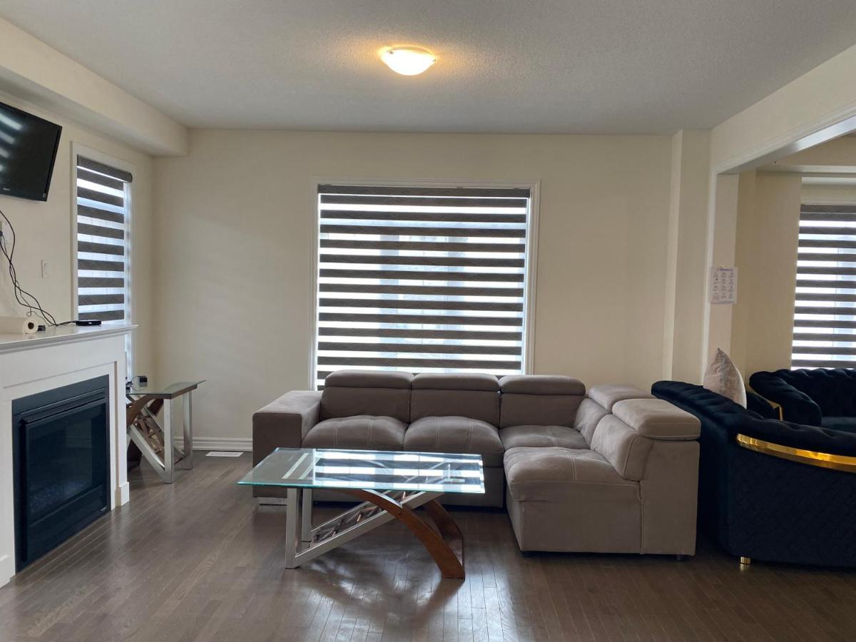 537 Veterans Dr Brampton On L7A 0C4ヴィラ エクステリア 写真